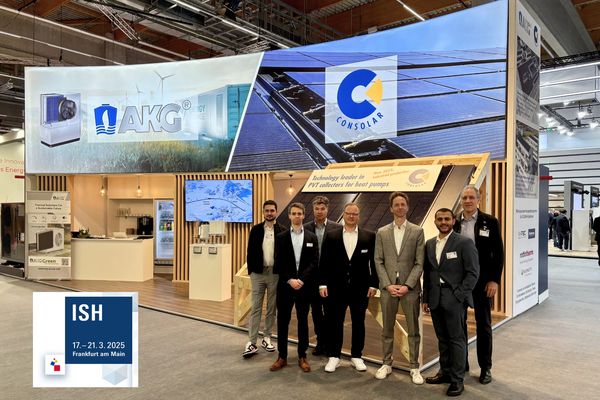 Das Messeteam von AKG & Consolar auf der ISH 2025 – gemeinsam präsentierten wir innovative Lösungen in den Bereichen PVT-Technologie und Thermomanagement für Wärmepumpen.